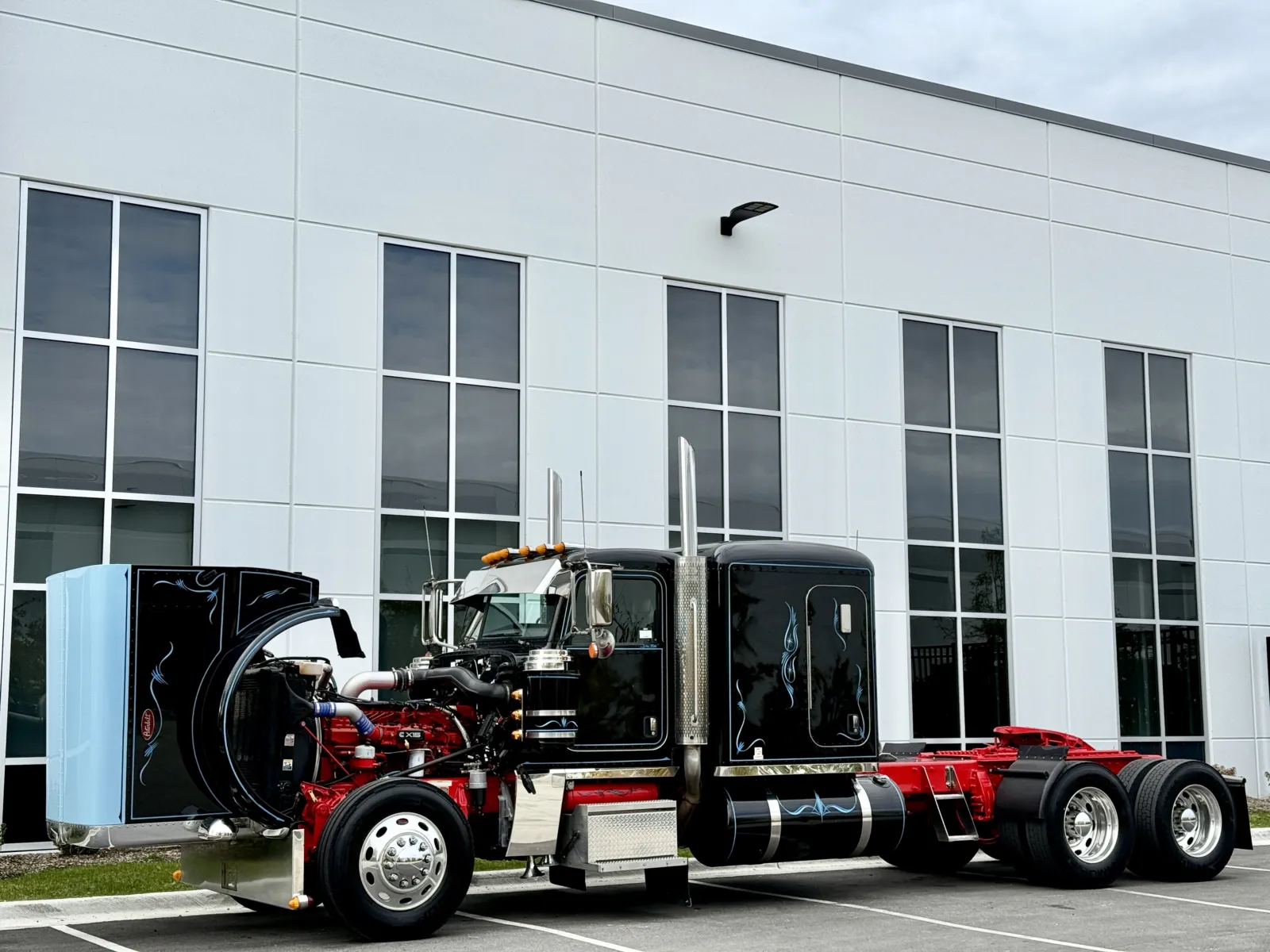 2021 Peterbilt 389 - image 10