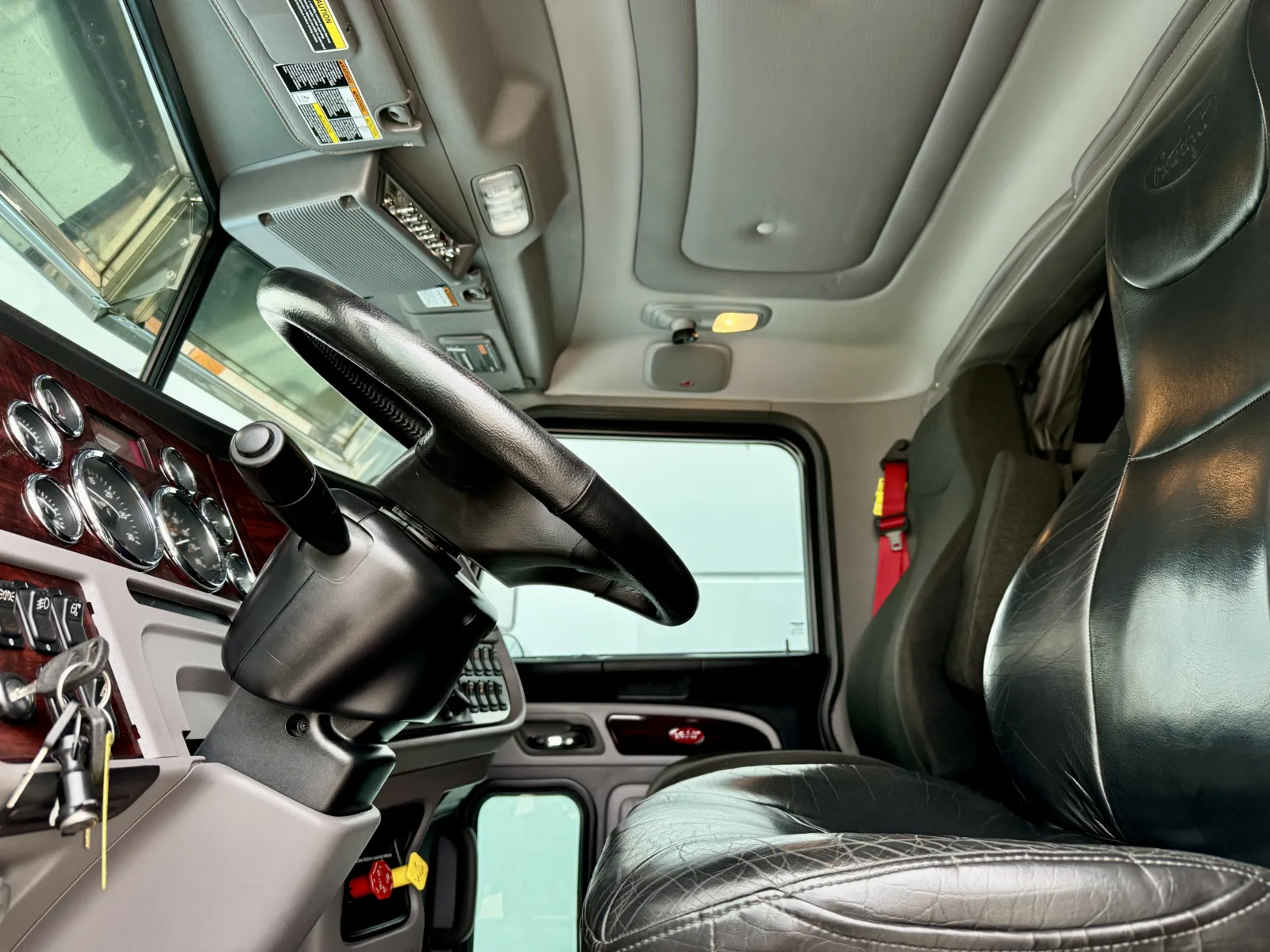 2021 Peterbilt 389 - image 14