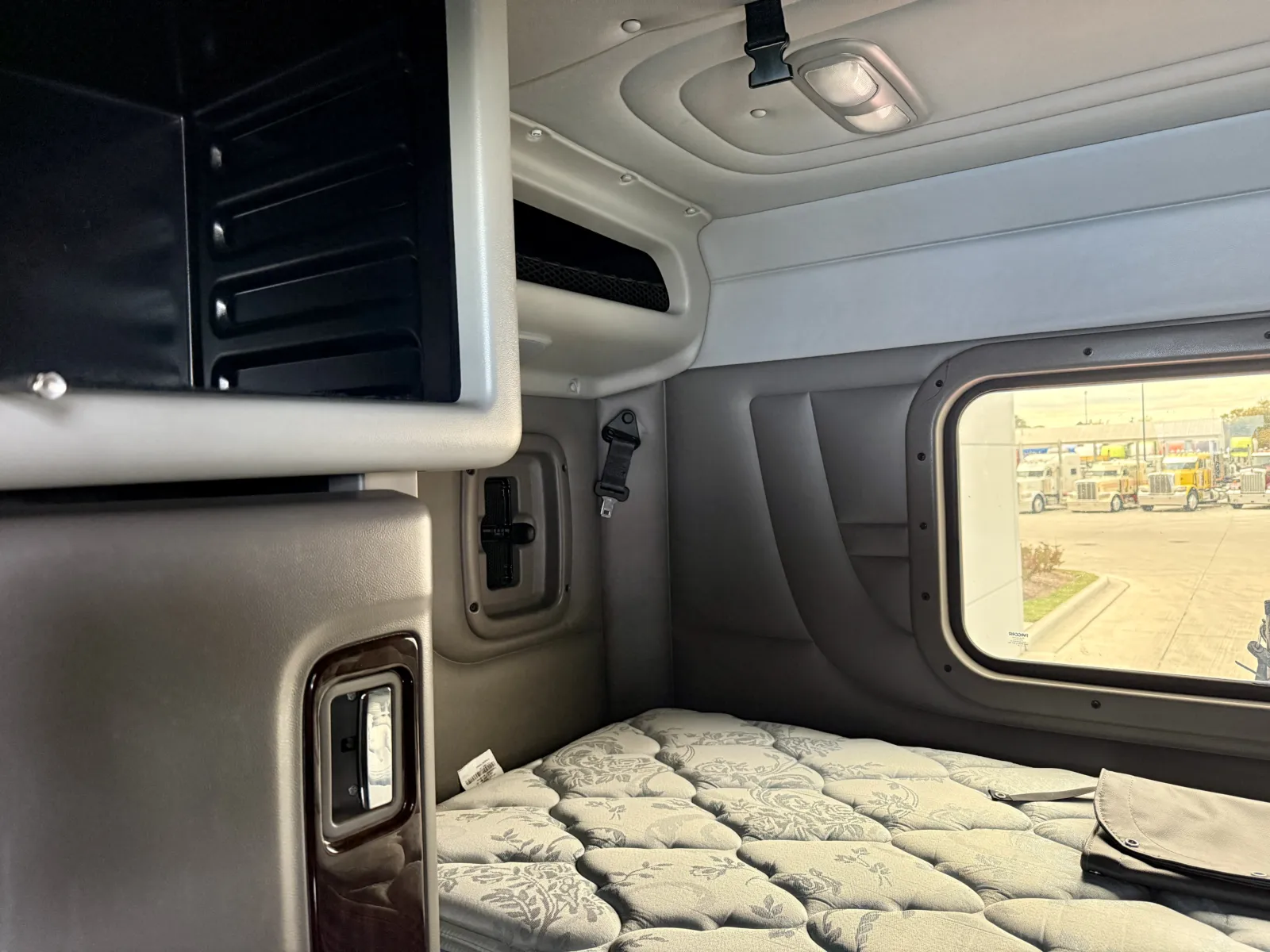 2021 Peterbilt 389 - image 22