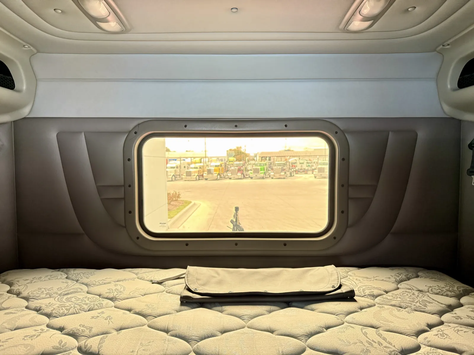 2021 Peterbilt 389 - image 23