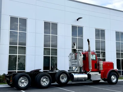 More photos of 2015 PETERBILT 389 at Forge Truck Centers - Illinois, IL