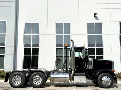 Another view of 2000 PETERBILT 378 for sale in New Lenox, IL at Forge Truck Centers - Illinois