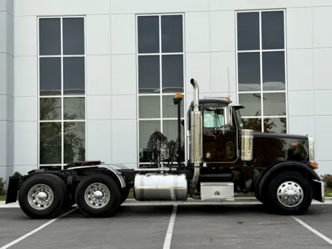 Another view of 2000 PETERBILT 378 for sale in New Lenox, IL at Forge Truck Centers - Illinois