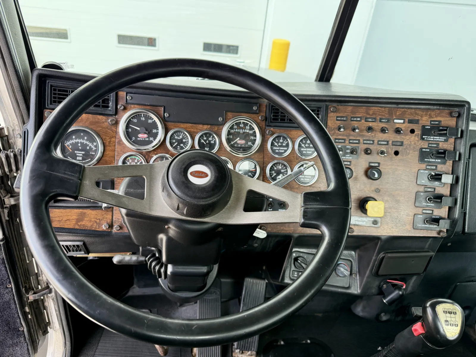 2000 Peterbilt - image 16