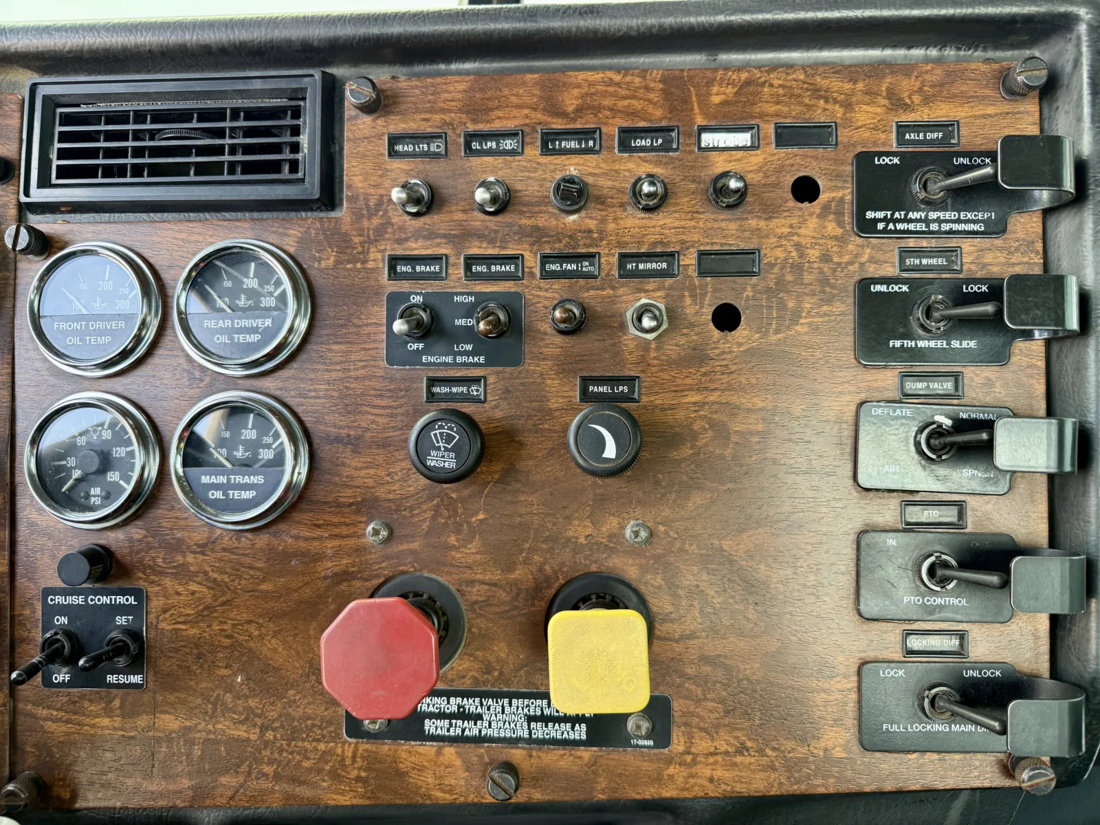 2000 Peterbilt - image 18