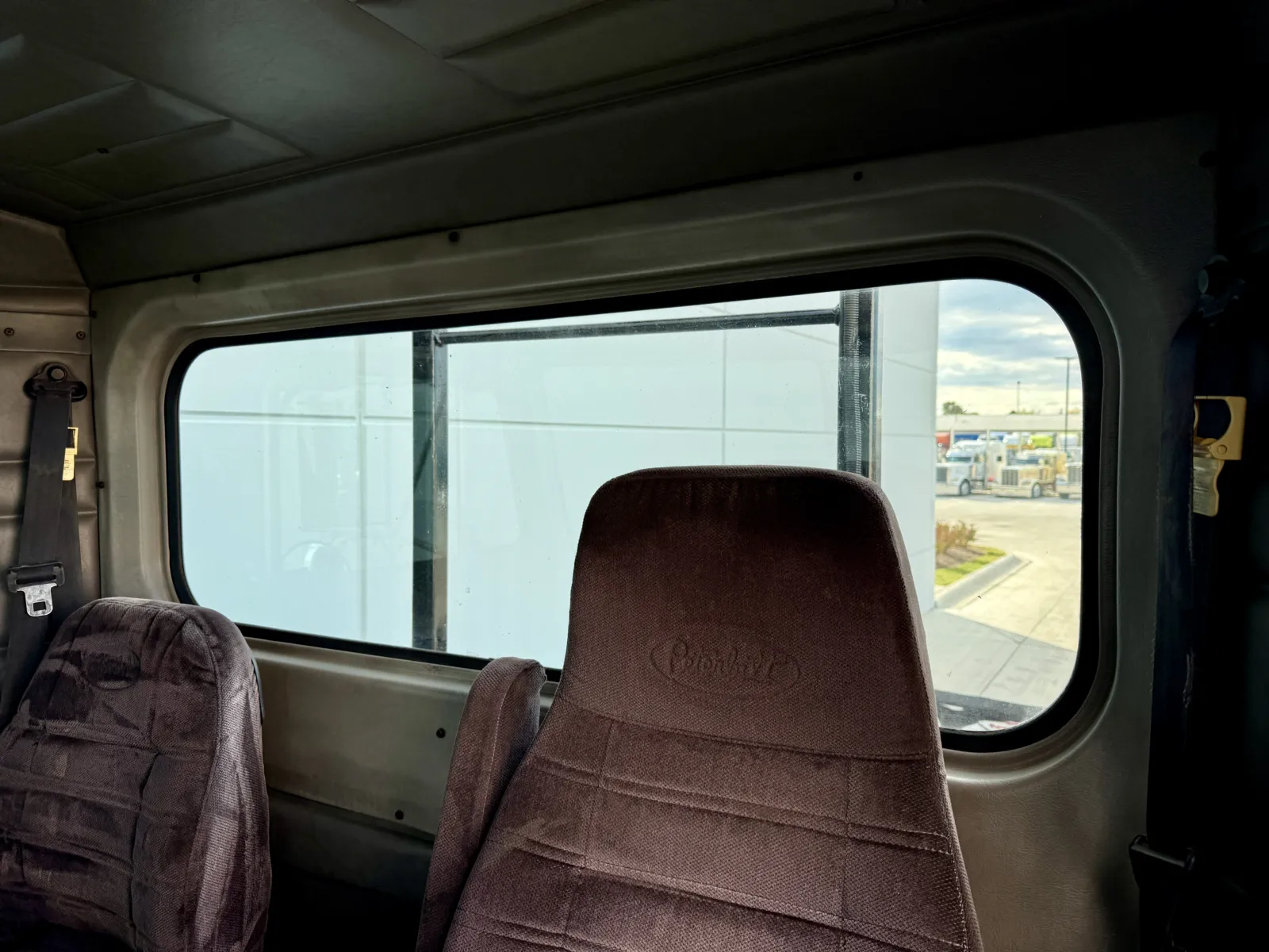 2000 Peterbilt - image 20