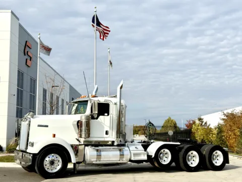 2006 KENWORTH W900 for sale in New Lenox, IL