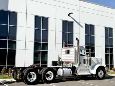 More photos of 2023 PETERBILT 389 at Forge Truck Centers - Illinois, IL