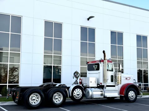 More photos of 2023 PETERBILT 389 at Forge Truck Centers - Illinois, IL