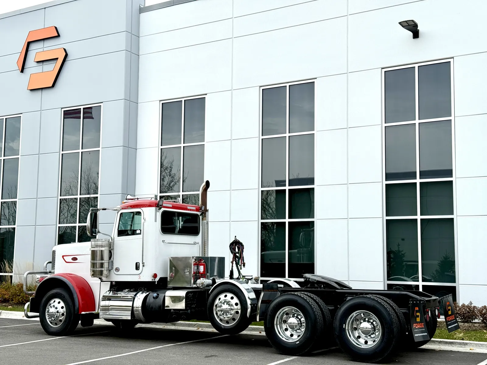 2023 Peterbilt 389 - image 6