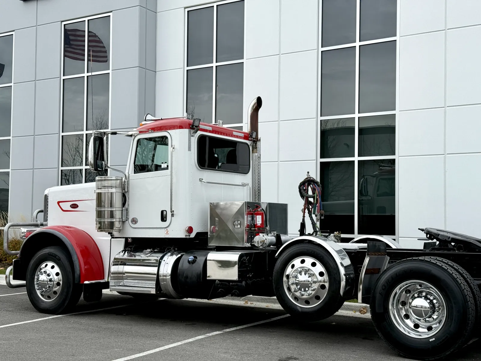 2023 Peterbilt 389 - image 8