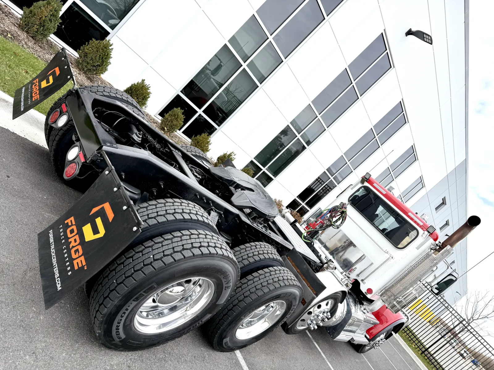 2023 Peterbilt 389 - image 11