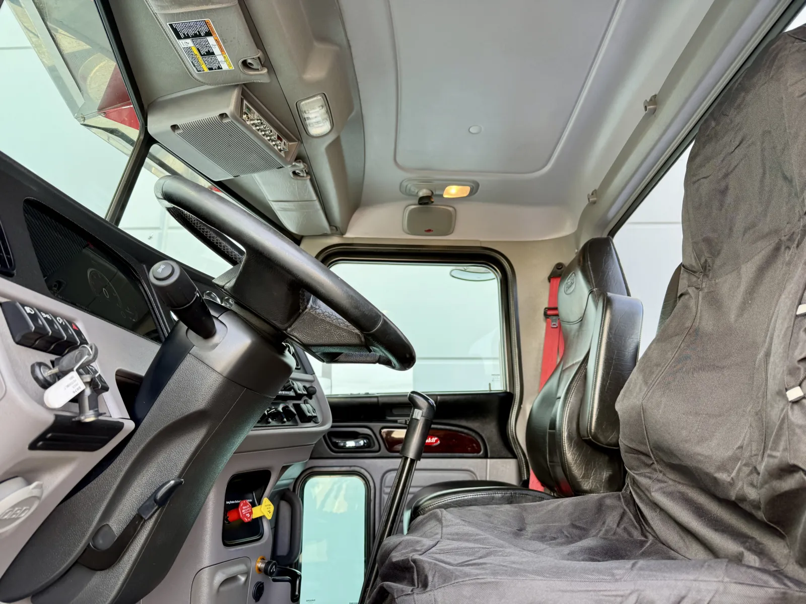 2023 Peterbilt 389 - image 14