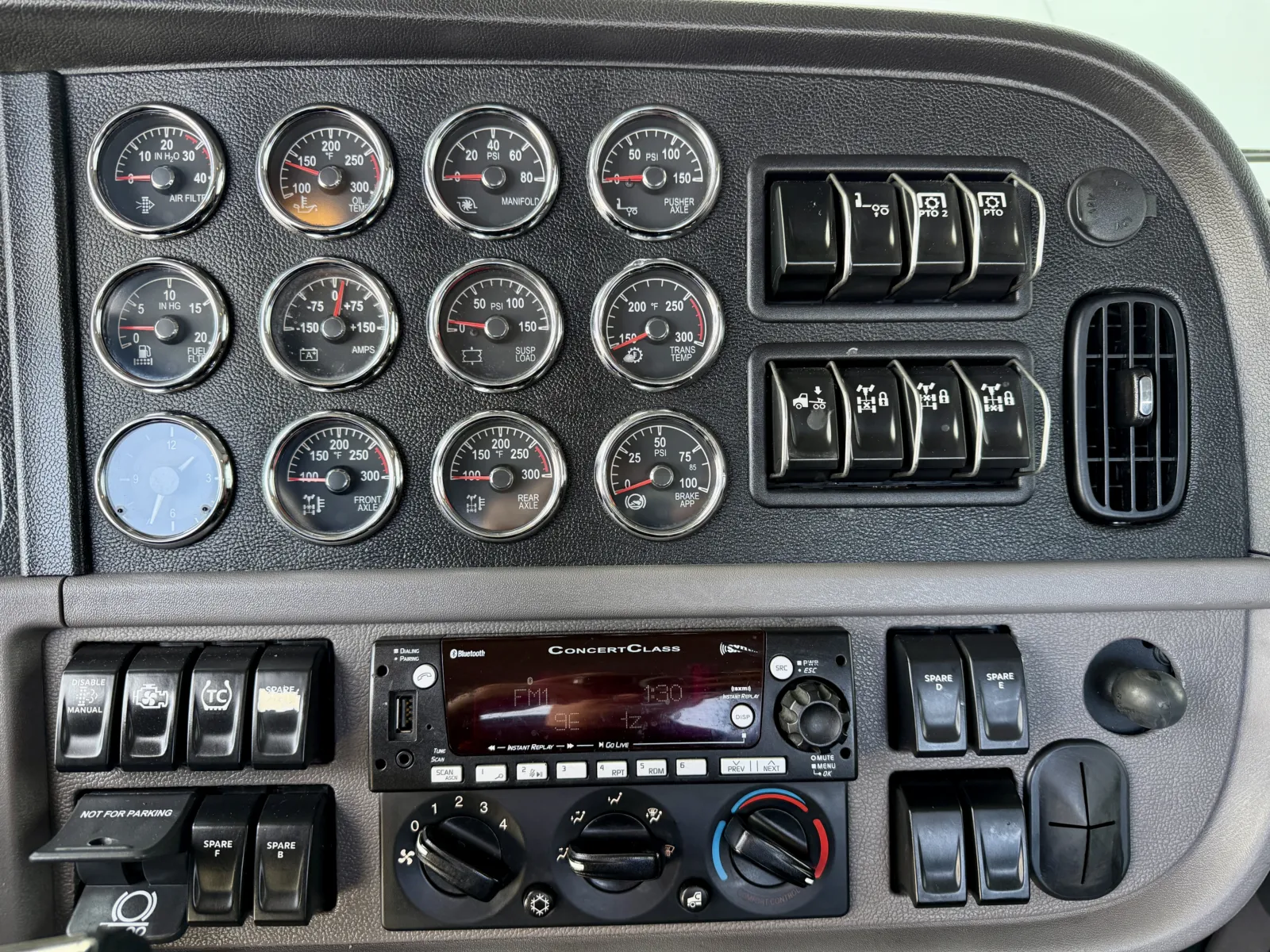 2023 Peterbilt 389 - image 18