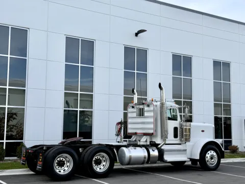 More photos of 2023 PETERBILT 389 at Forge Truck Centers - Illinois, IL