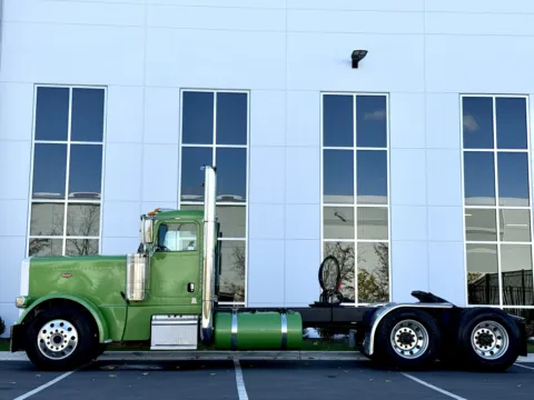 More photos of 2016 PETERBILT 389 at Forge Truck Centers - Illinois, IL