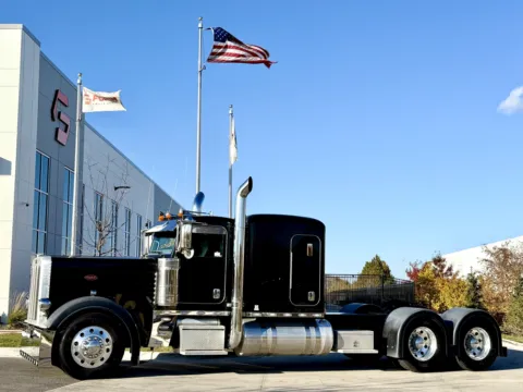 2017 PETERBILT 389 for sale in New Lenox, IL