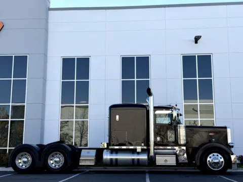 Another view of 2017 PETERBILT 389 for sale in New Lenox, IL at Forge Truck Centers - Illinois