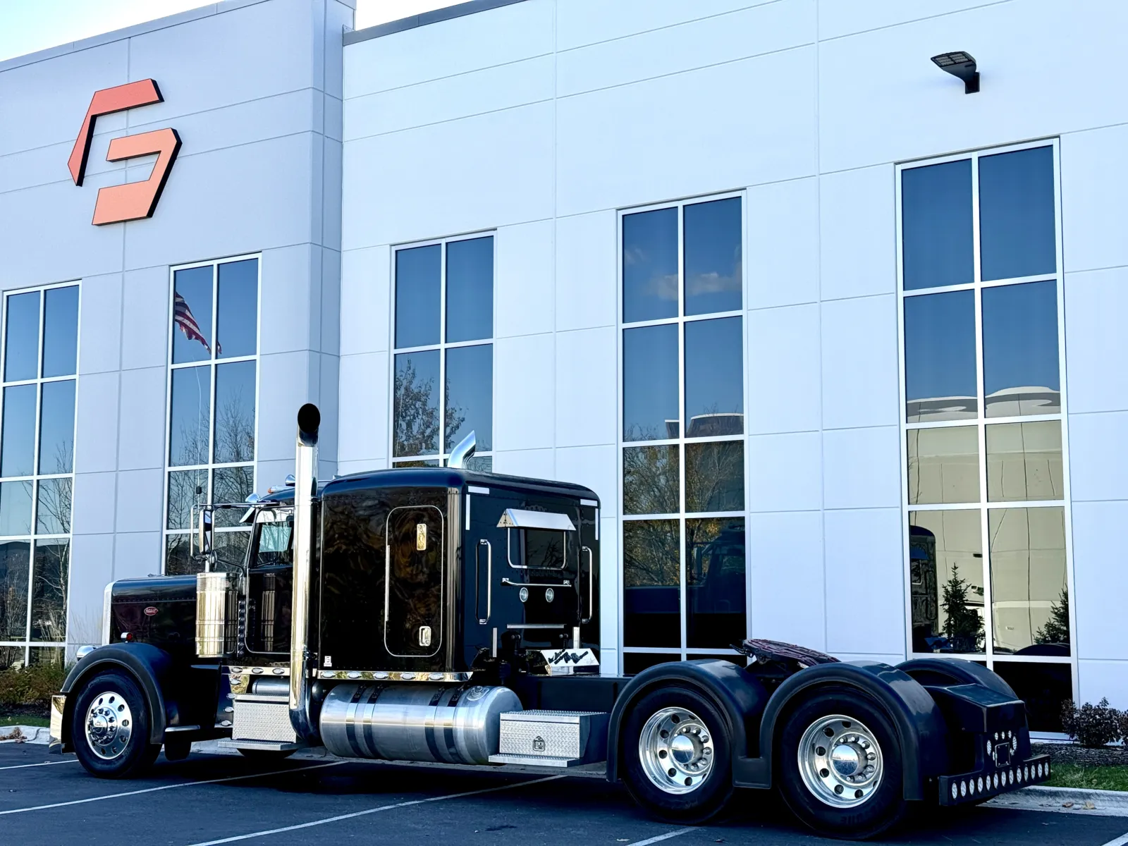 2017 Peterbilt 389 - image 6