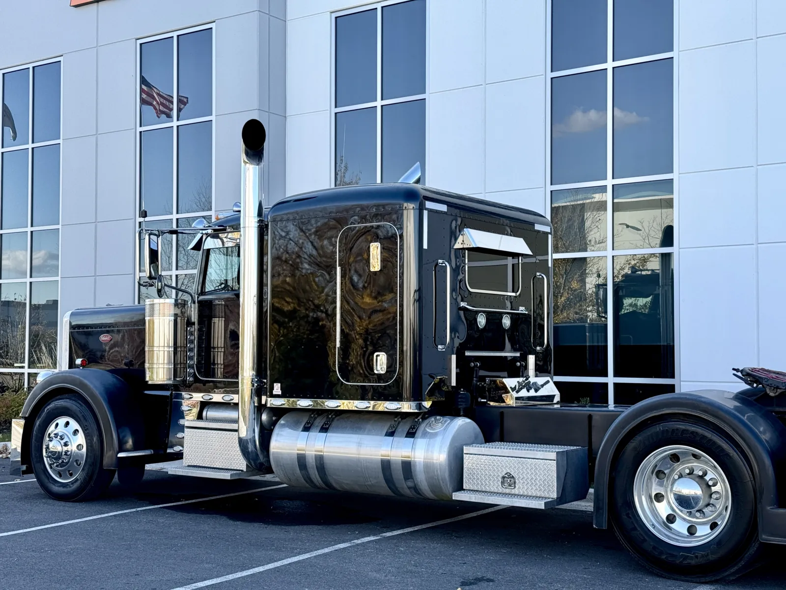 2017 Peterbilt 389 - image 8