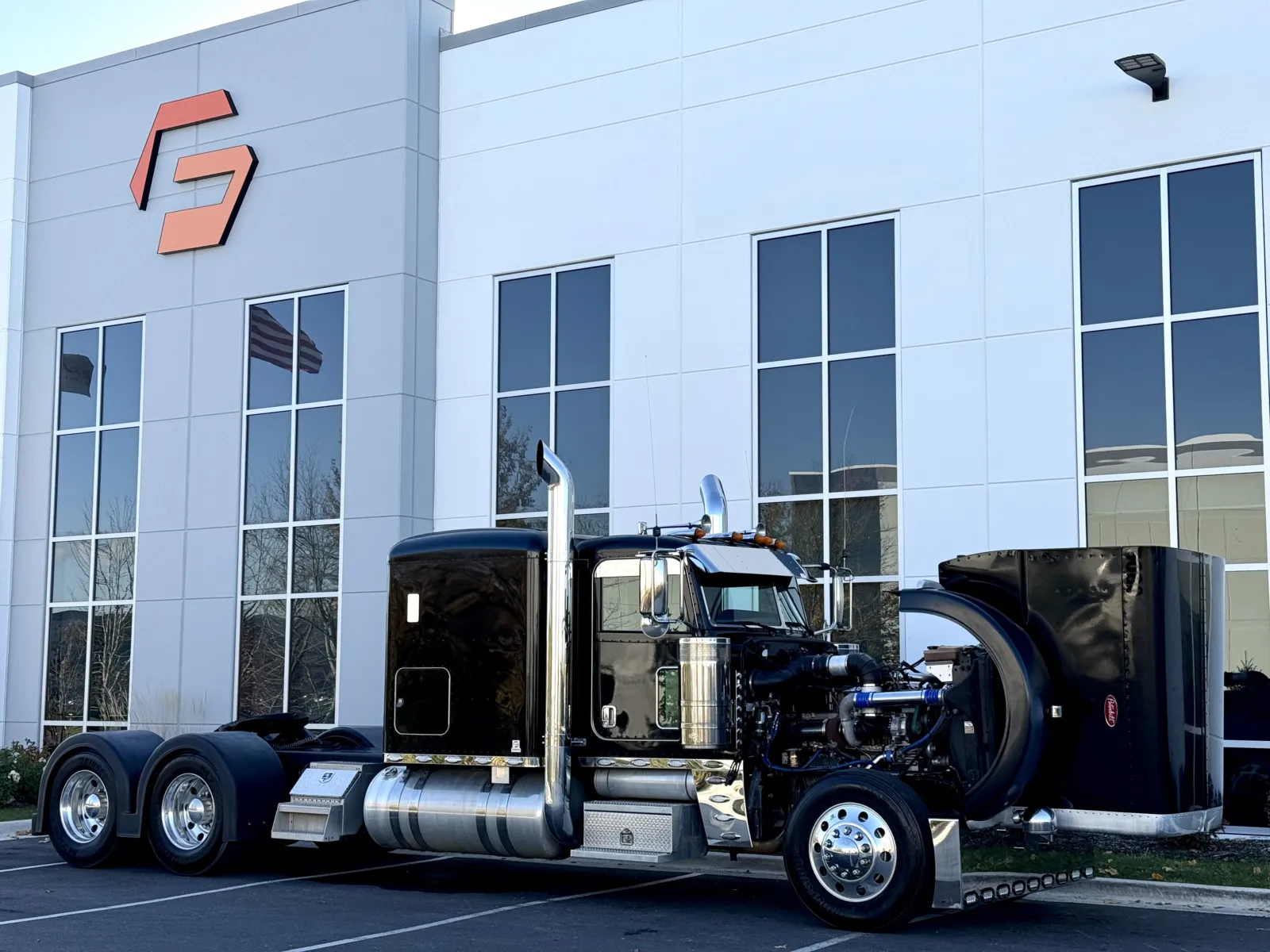 2017 Peterbilt 389 - image 9