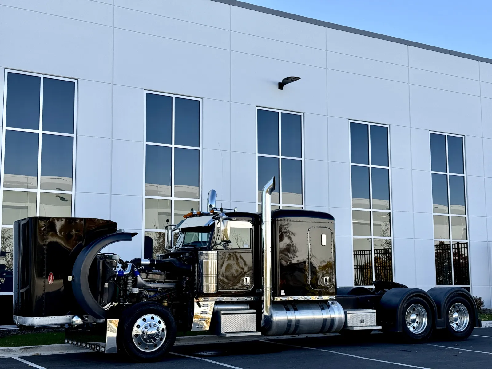 2017 Peterbilt 389 - image 10