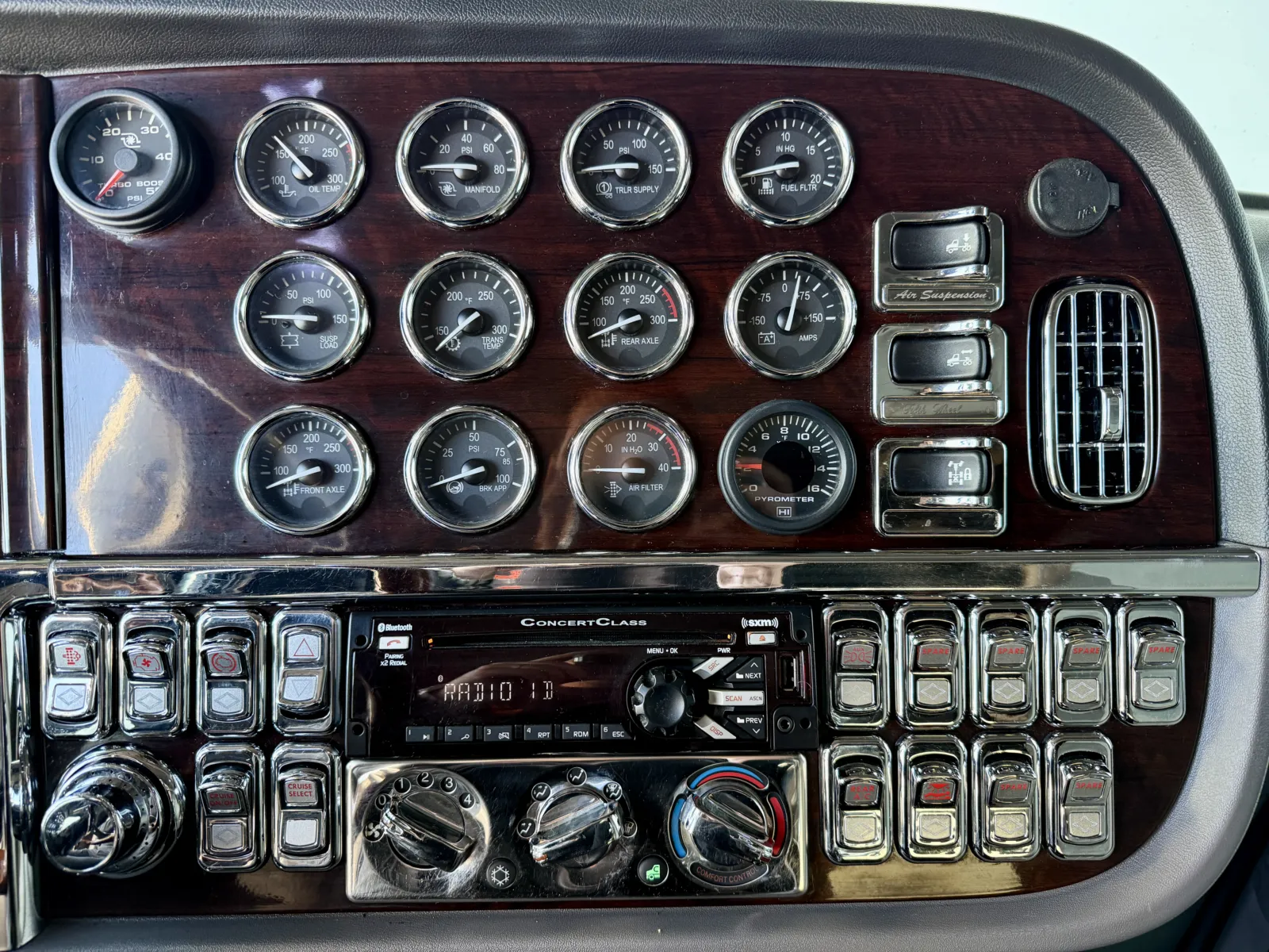 2017 Peterbilt 389 - image 18