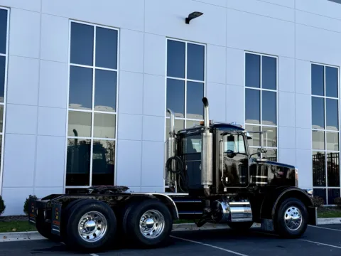 More photos of 2006 PETERBILT 378 at Forge Truck Centers - Illinois, IL