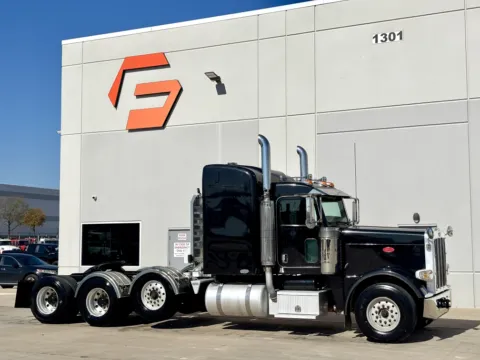 2009 PETERBILT 388 for sale in Hutchins, TX