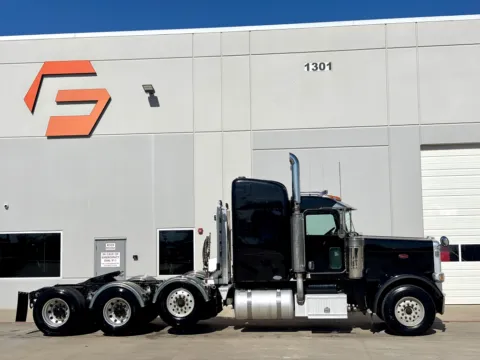 Another view of 2009 PETERBILT 388 for sale in Hutchins, TX at Forge Truck Centers - Texas