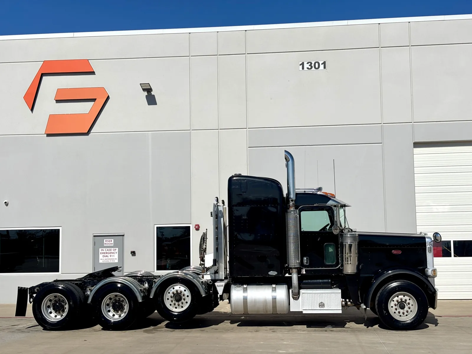 2009 Peterbilt - image 3