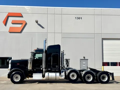More photos of 2009 PETERBILT 388 at Forge Truck Centers - Texas, TX