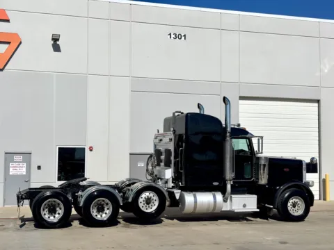 More photos of 2009 PETERBILT 388 at Forge Truck Centers - Texas, TX