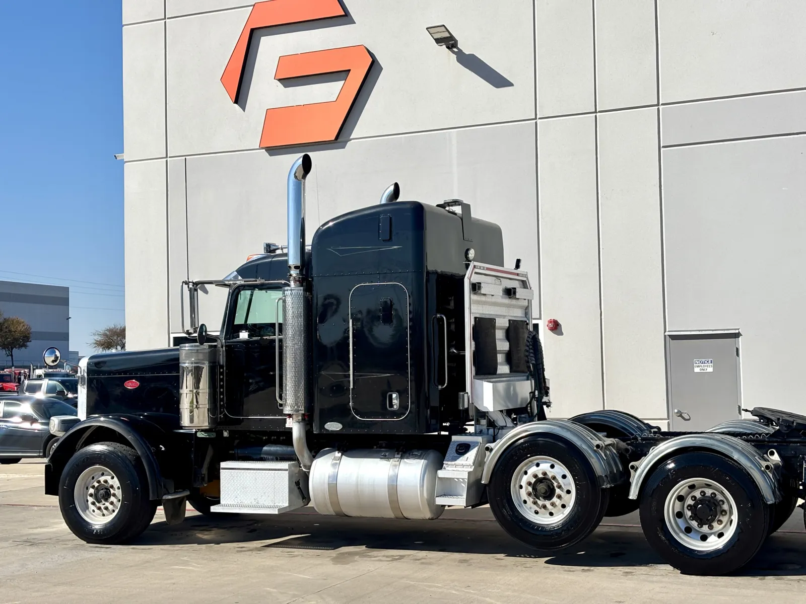 2009 Peterbilt - image 8