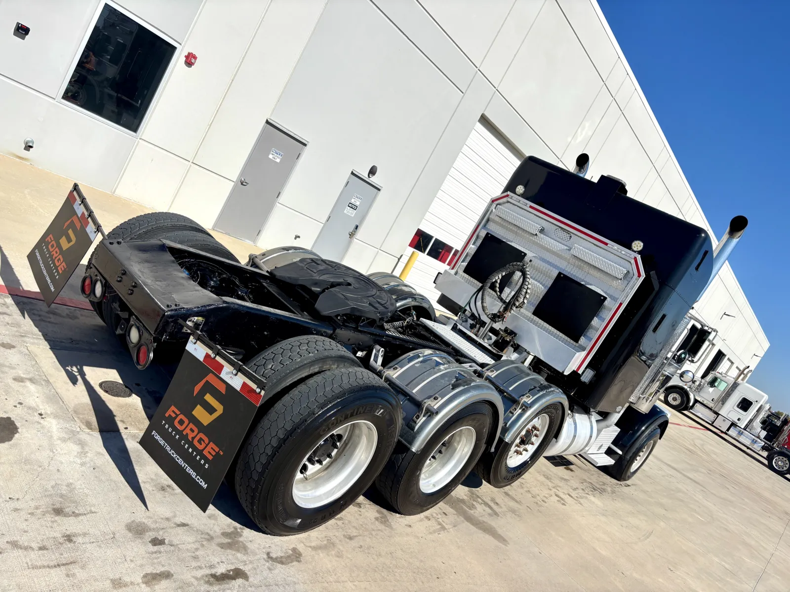 2009 Peterbilt - image 11