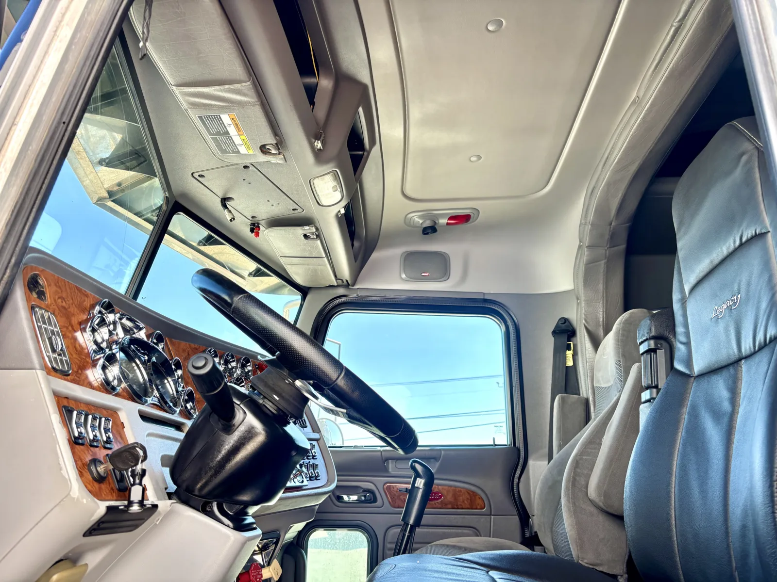 2009 Peterbilt - image 14