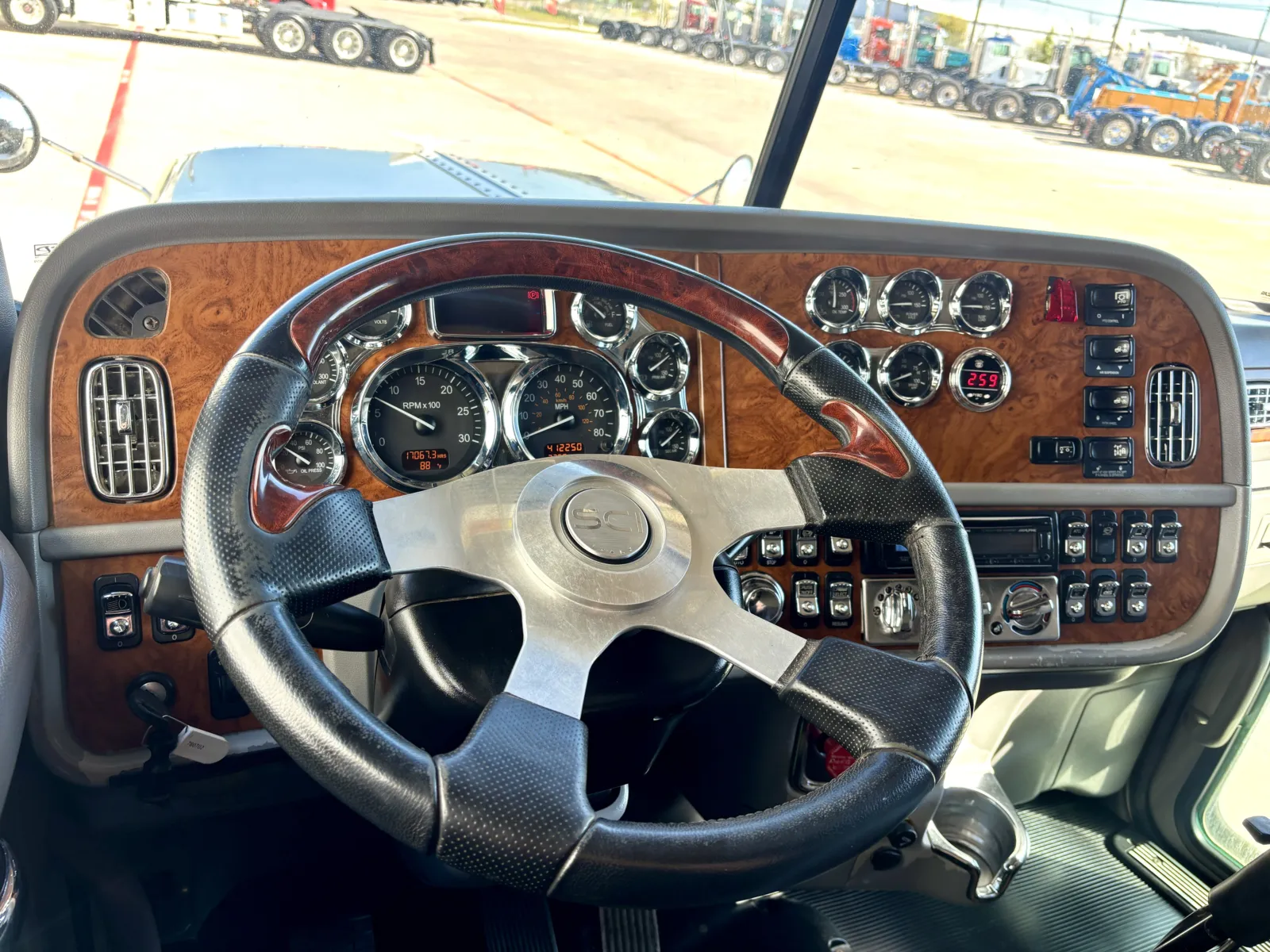 2009 Peterbilt - image 16