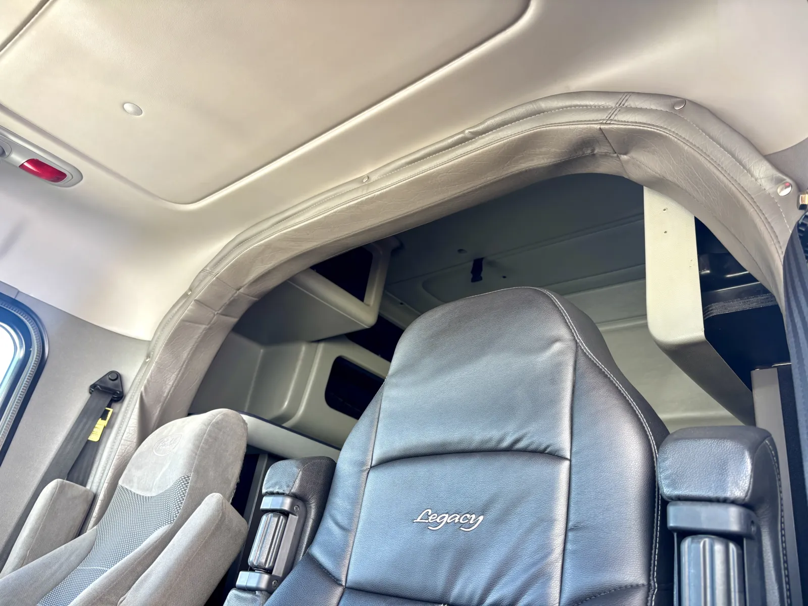 2009 Peterbilt - image 20