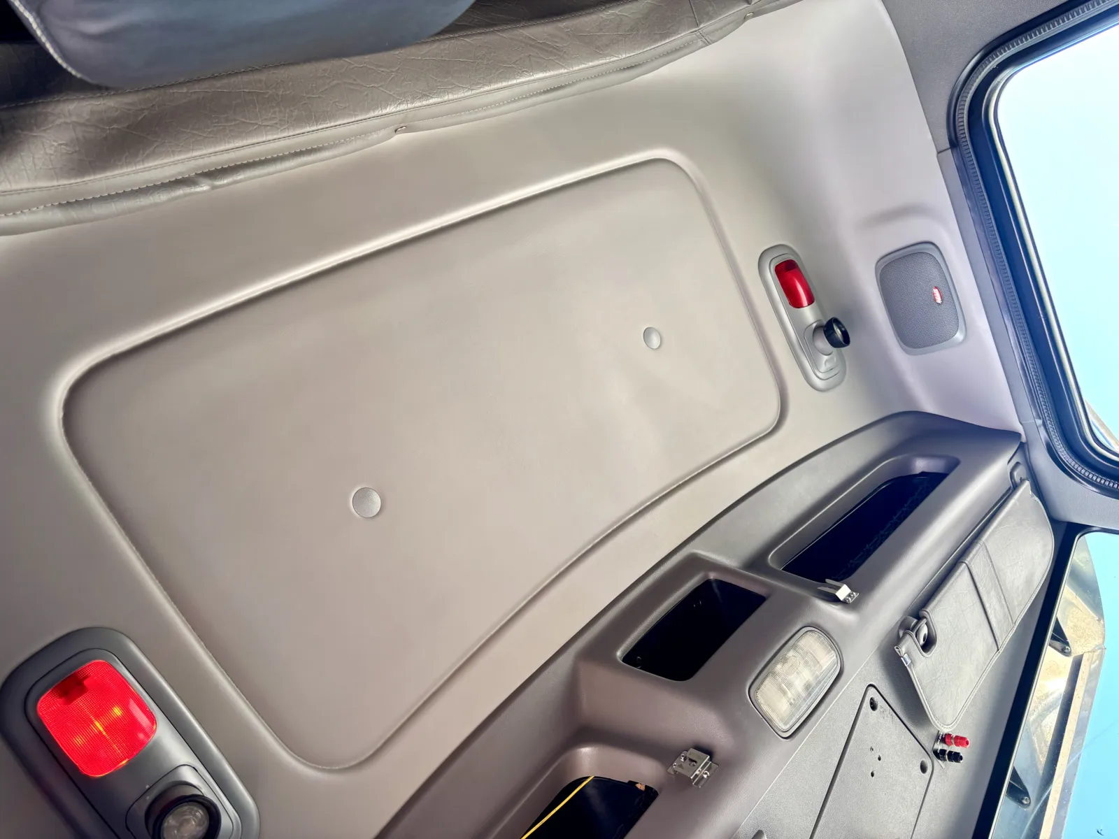 2009 Peterbilt - image 21