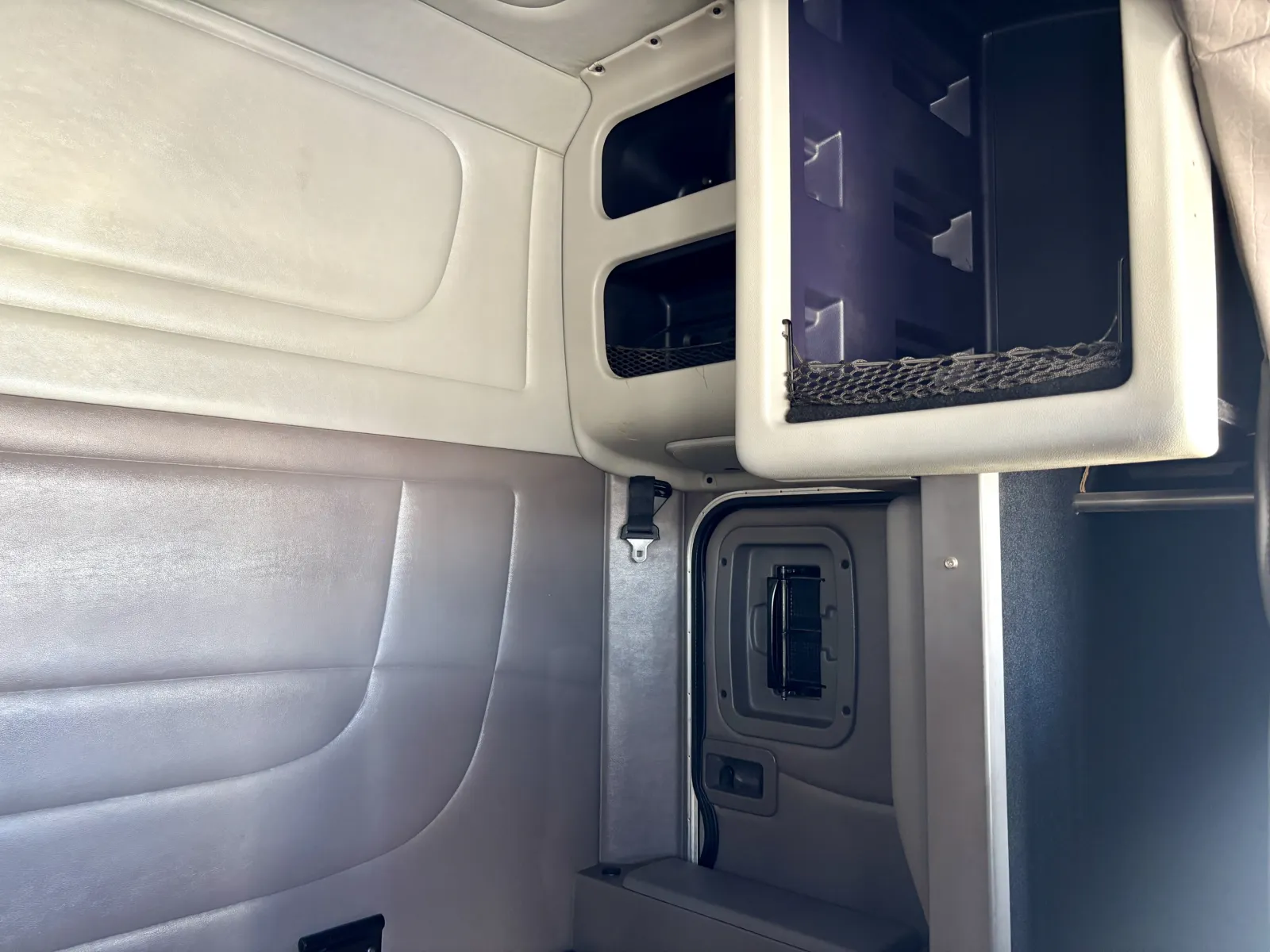 2009 Peterbilt - image 24