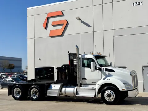 2020 KENWORTH T880 for sale in Hutchins, TX