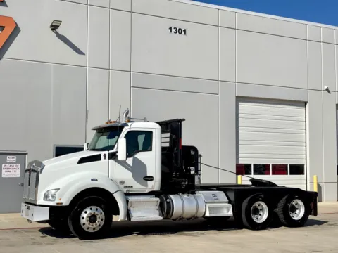 Photos of 2020 KENWORTH T880 for sale in Hutchins, TX at Forge Truck Centers - Texas