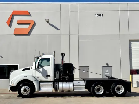 More photos of 2020 KENWORTH T880 at Forge Truck Centers - Texas, TX