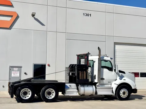 More photos of 2020 KENWORTH T880 at Forge Truck Centers - Texas, TX