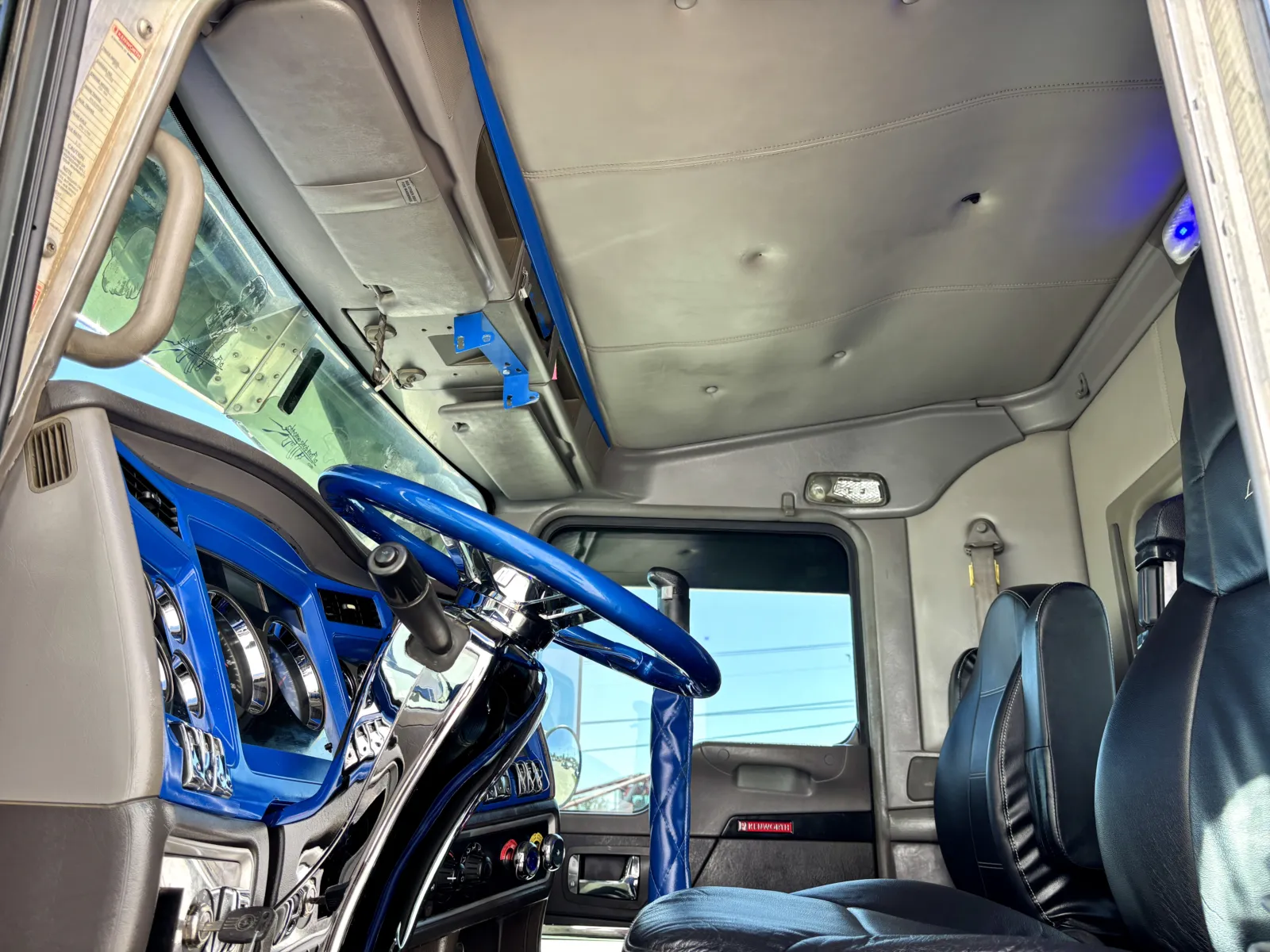 2009 Kenworth W900 - image 14