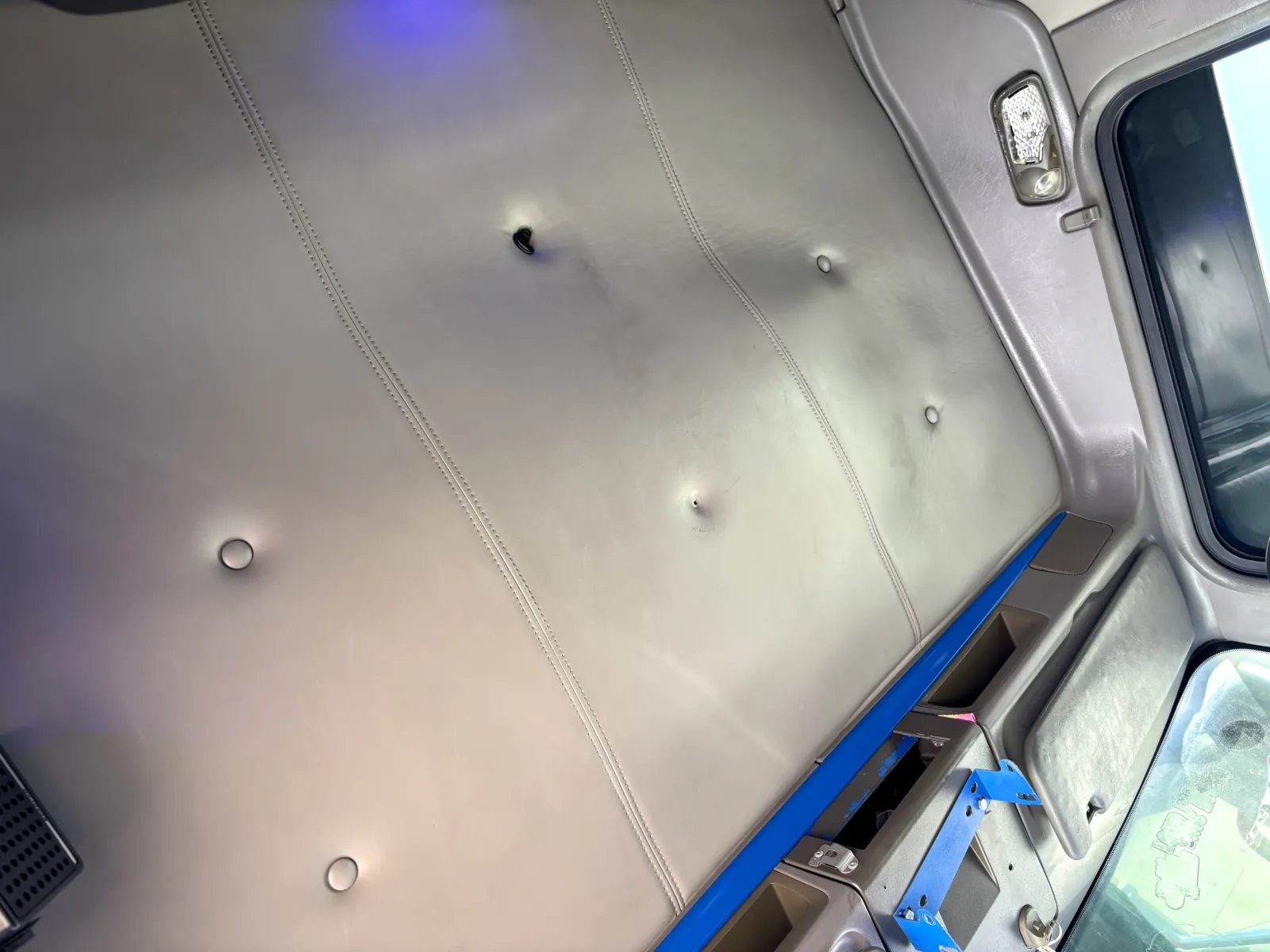 2009 Kenworth W900 - image 20