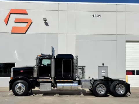 More photos of 2007 PETERBILT 379 at Forge Truck Centers - Texas, TX