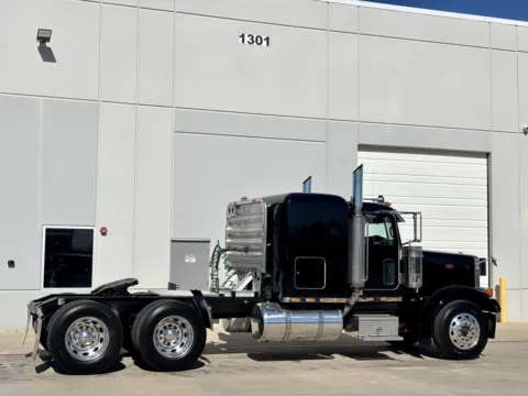 More photos of 2007 PETERBILT 379 at Forge Truck Centers - Texas, TX