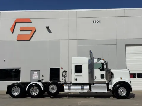 Another view of 2022 KENWORTH W900 for sale in Hutchins, TX at Forge Truck Centers - Texas