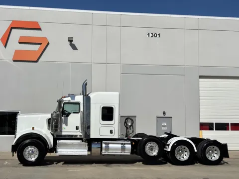 More photos of 2022 KENWORTH W900 at Forge Truck Centers - Texas, TX